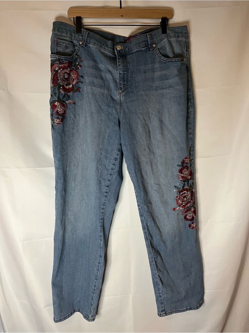 Gloria Vanderbilt Light Blue Straight Leg Jeans with Rose Embroidery